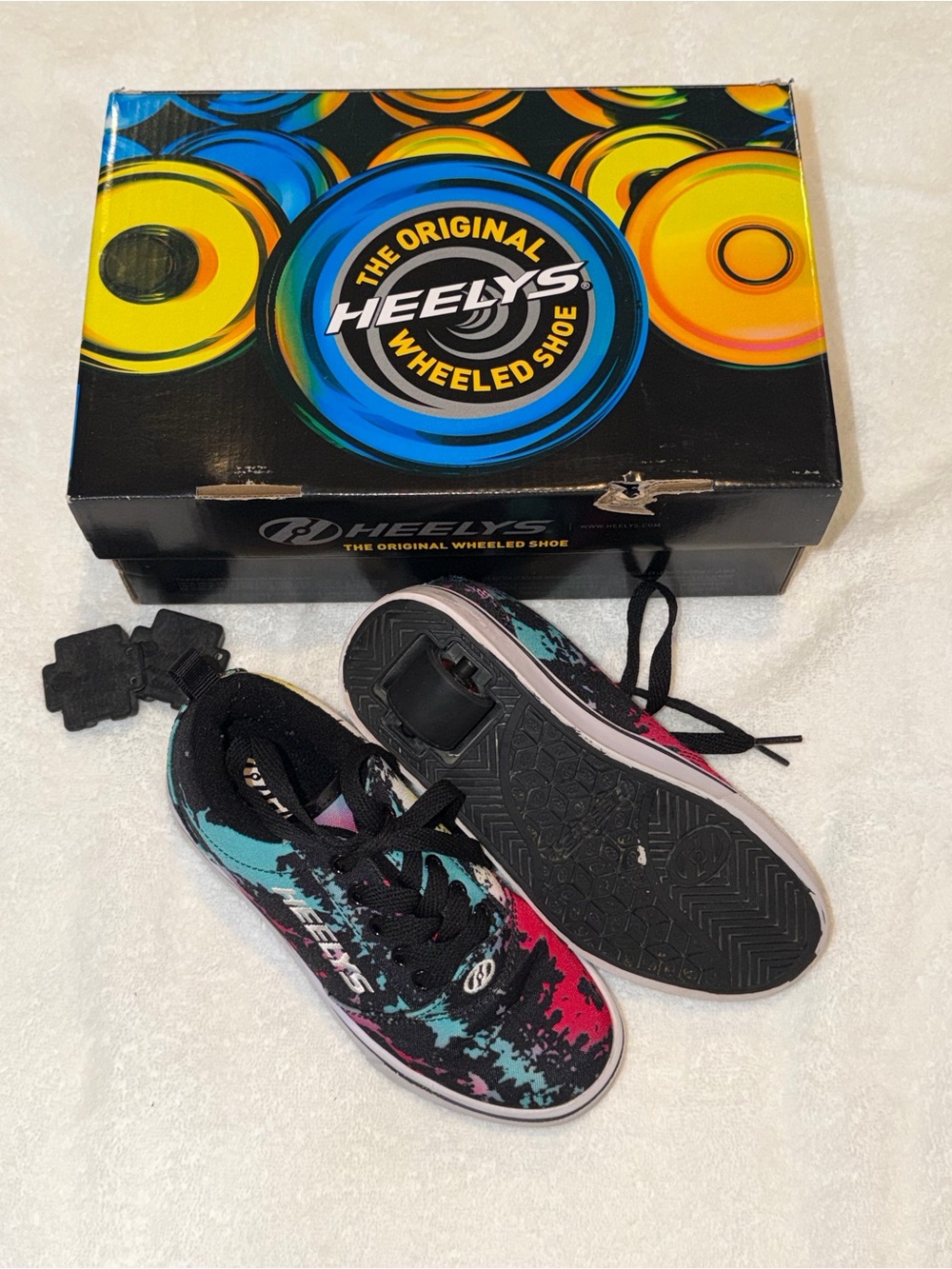 Heelys Kids Tie-Dye Black Pink Teal Lace-Up Wheeled Sneakers - Picture 2 of 3